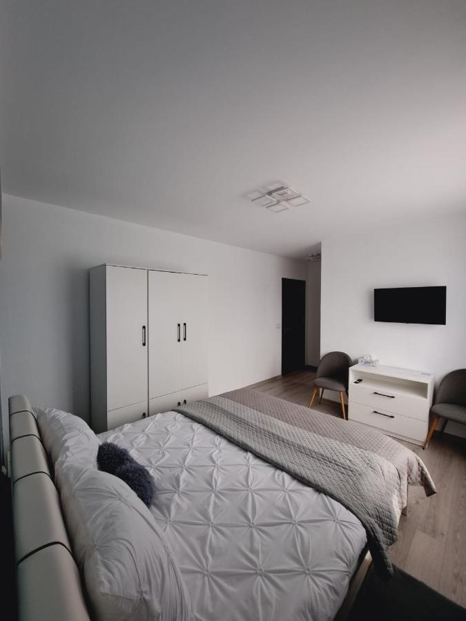 Five House Guest house *